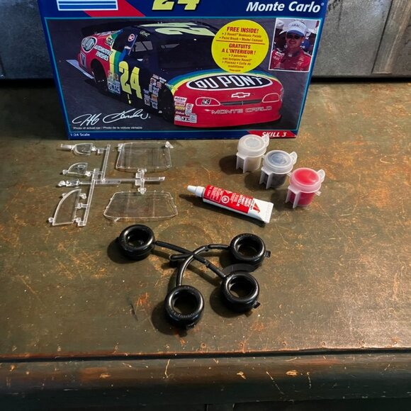 Revell Monogram 1995 #24 Jeff Gordon NASCAR 1:24 Scale Model Kit New Unbuilt - Picture 5 of 7